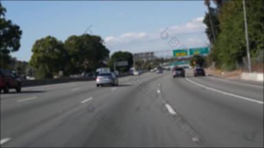 开车<strong>城际</strong>高速公路这些洛杉矶加州美国散焦视图车玻璃挡风玻璃忙号州际公路高速公路模糊郊区多个车道车道相机内部汽车